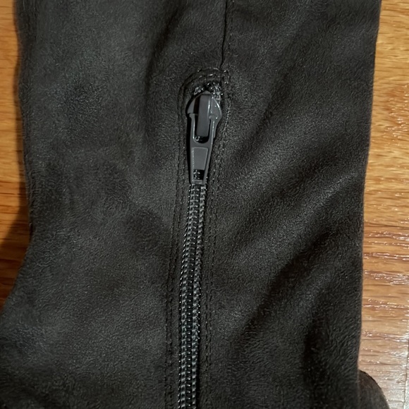 Knee high boots - Picture 5 of 8